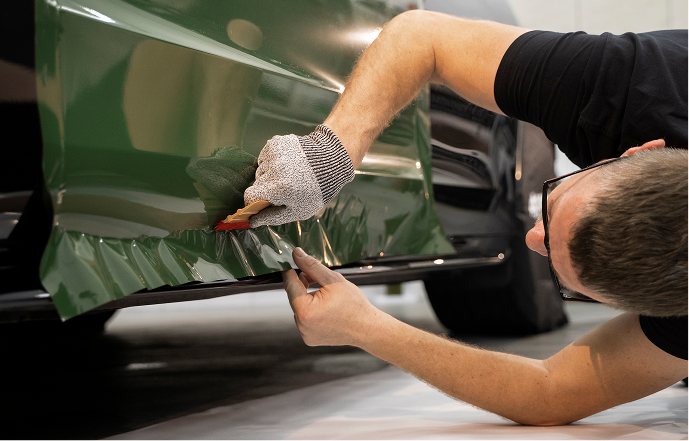 Finishing the bodywork on a green car